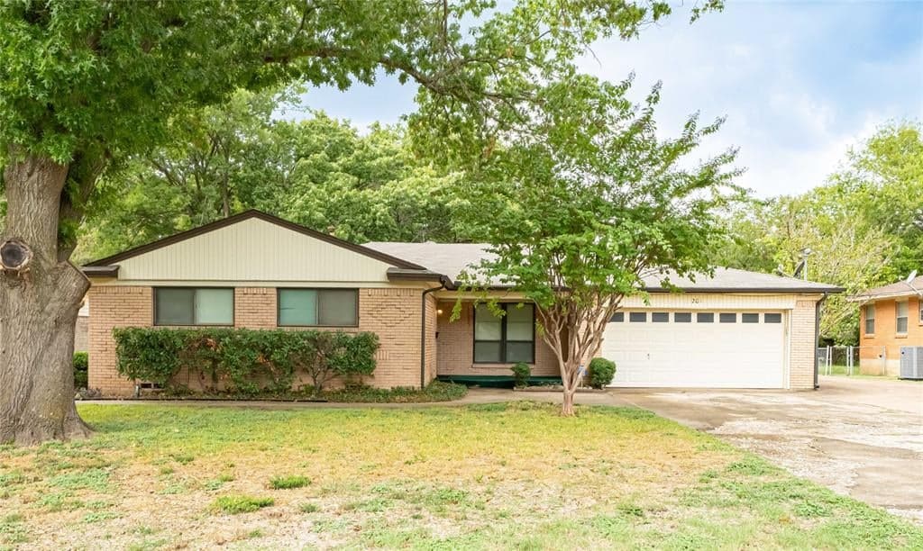 201 Barry Ln
