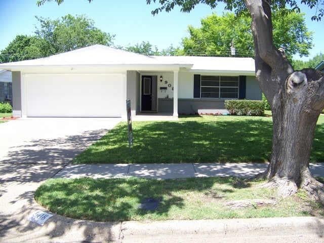 908 Wateka Way