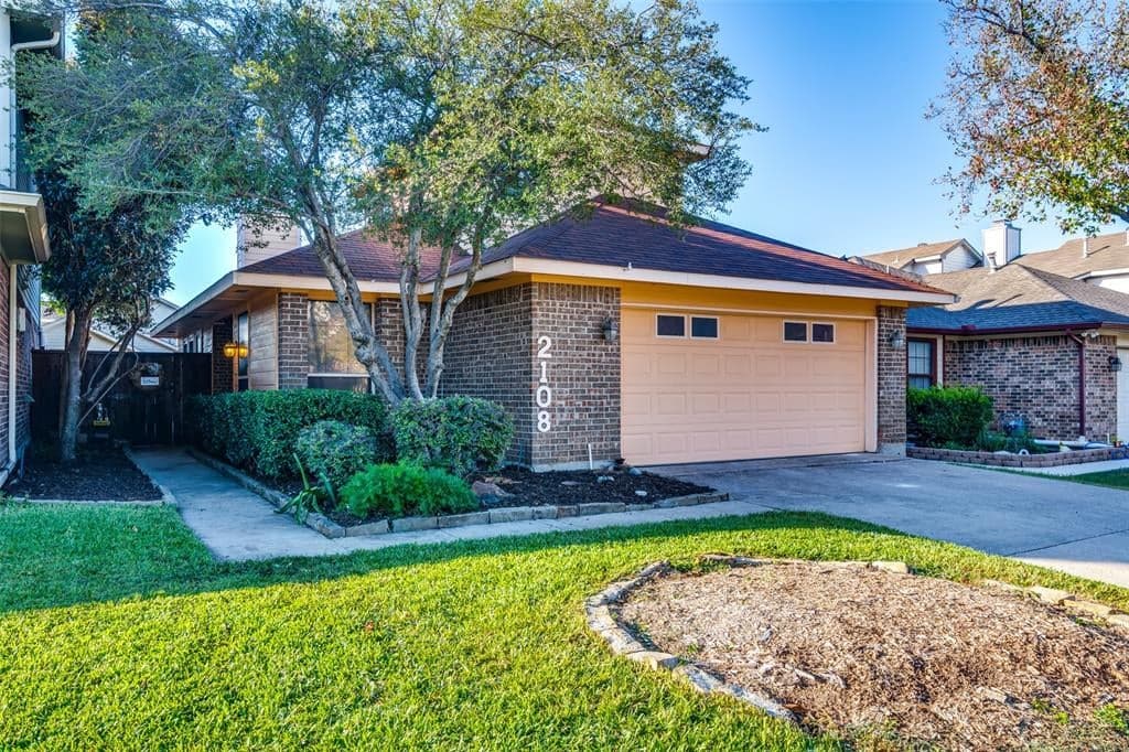 2108 Holly Hill Ln