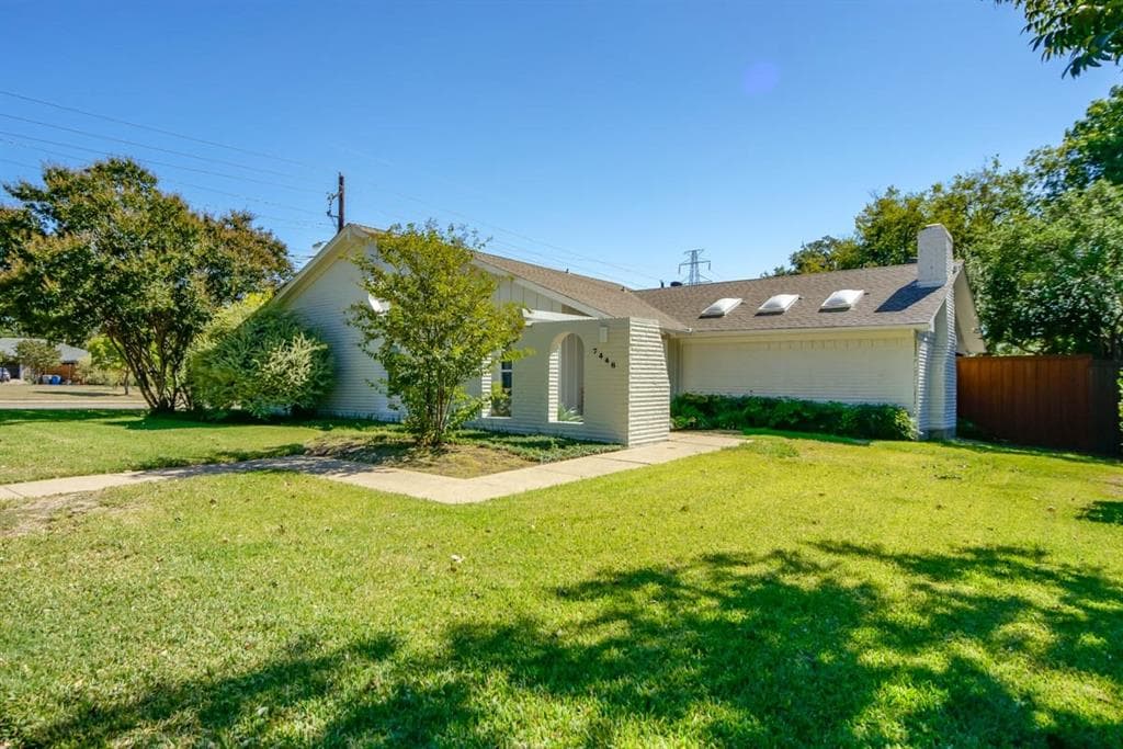 7446 Clearhaven Dr