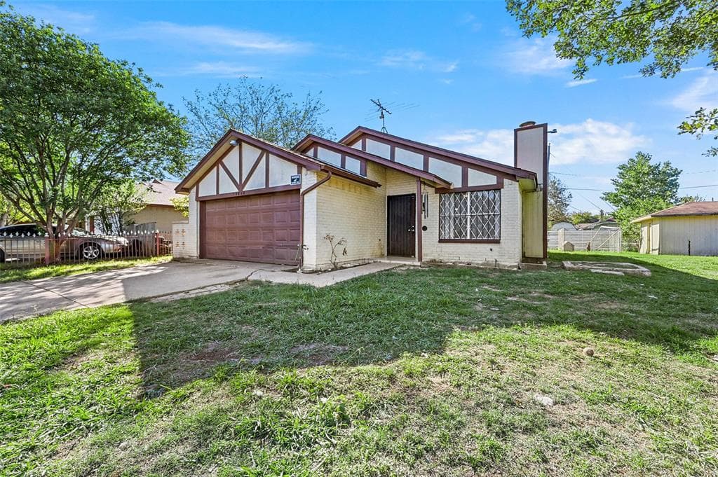 10802 Happy Hollow Ln