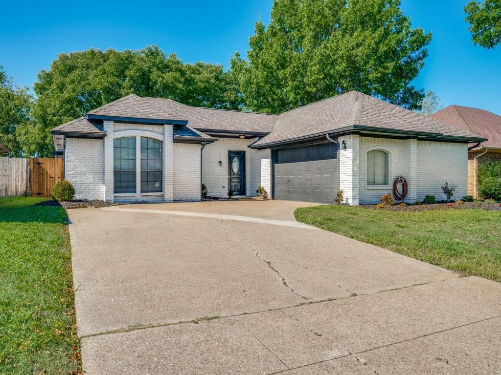 6320 Brownlee Ln