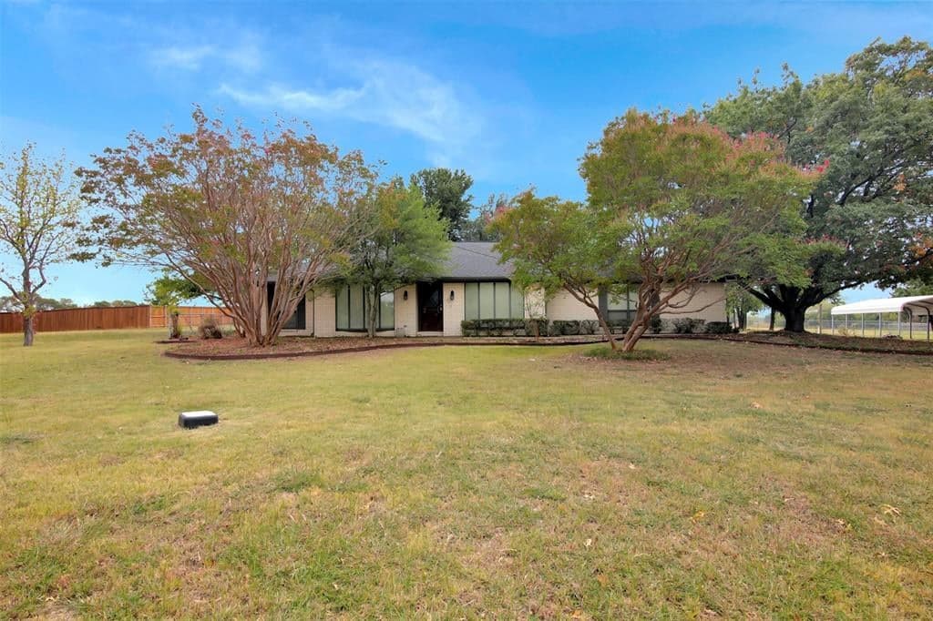 212 White Oak Dr