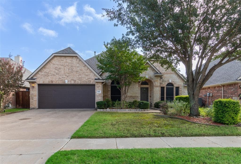 909 Monticello Dr