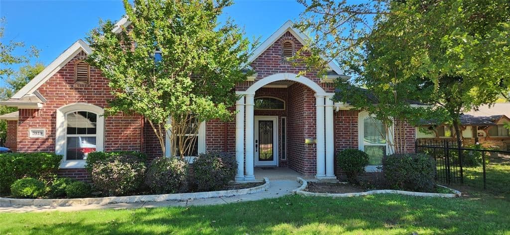 3819 Shorewood Dr