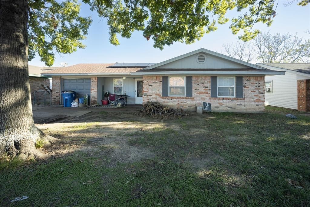 1204 Ann Dr