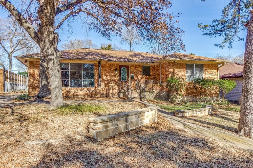 2523 Woodmere Dr
