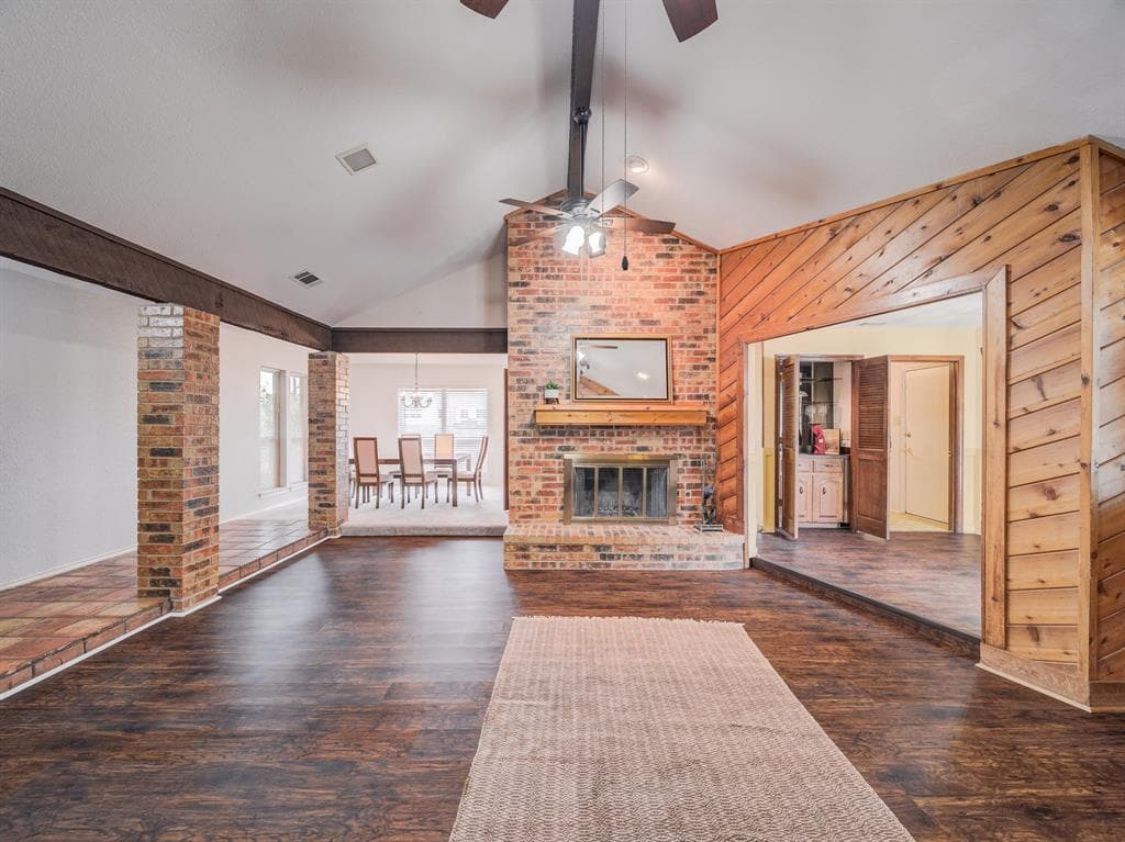 1025 Mellville Dr