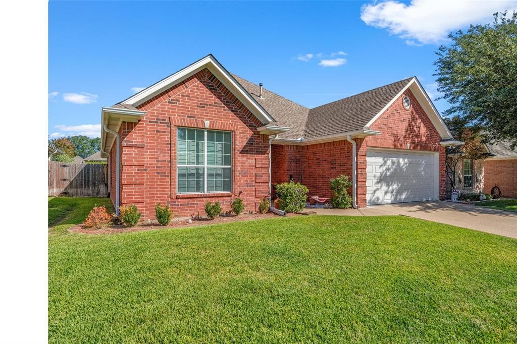 1915 Hollybranch Dr