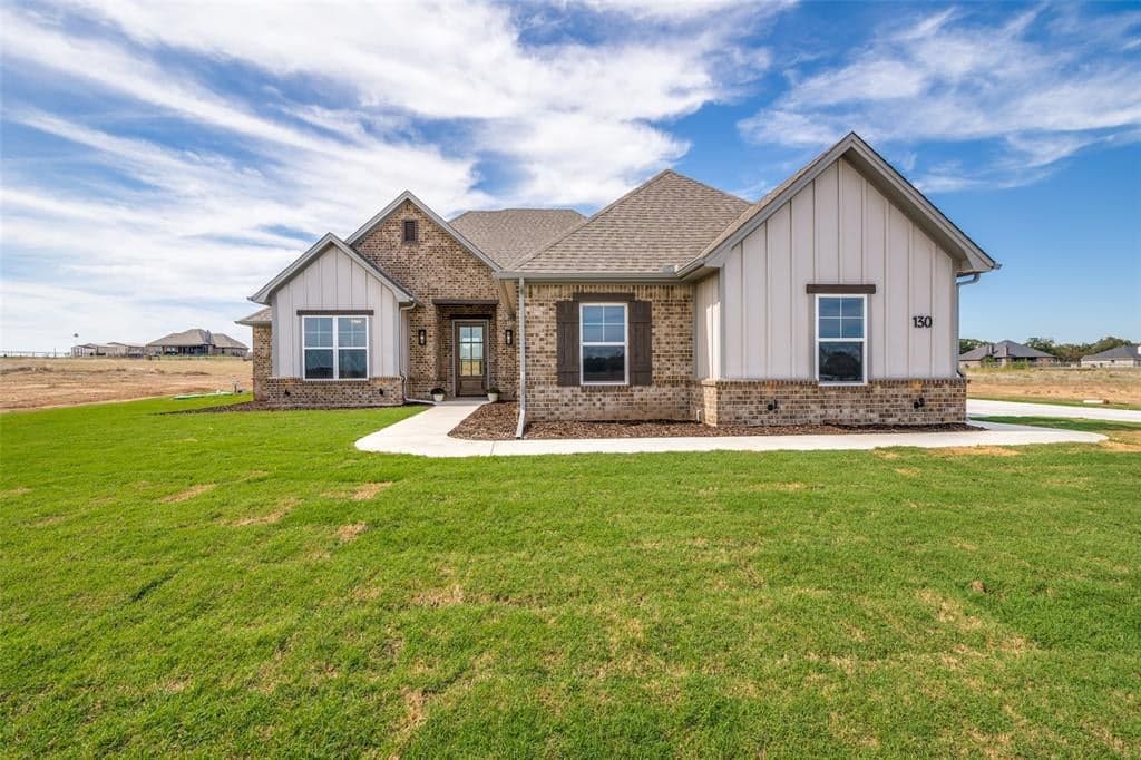 130 Lonicera Ln