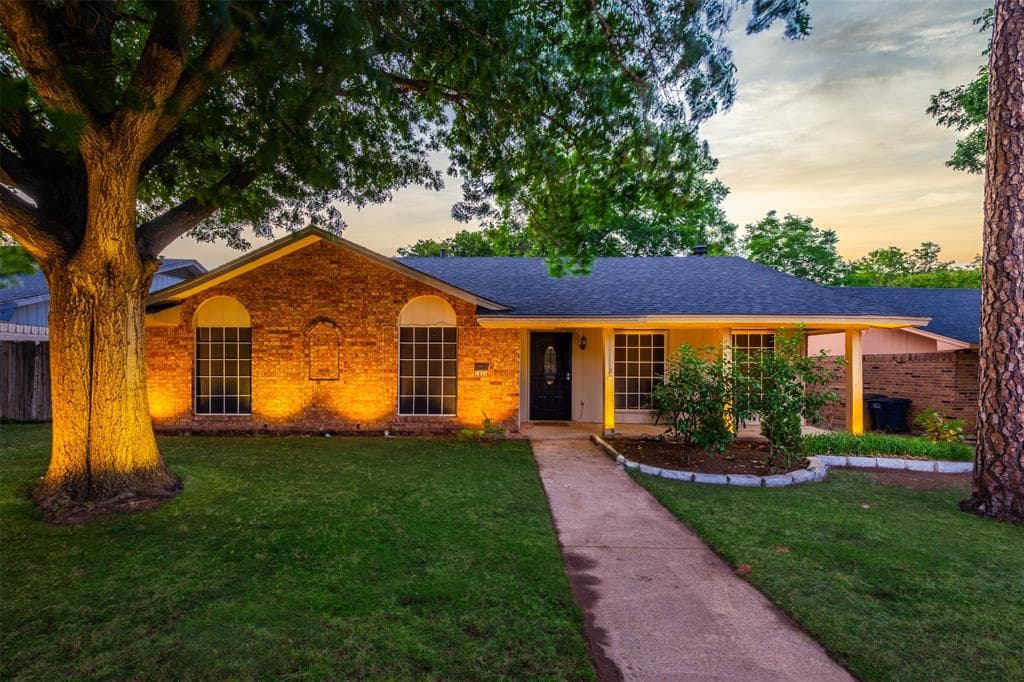 1837 Christopher Dr