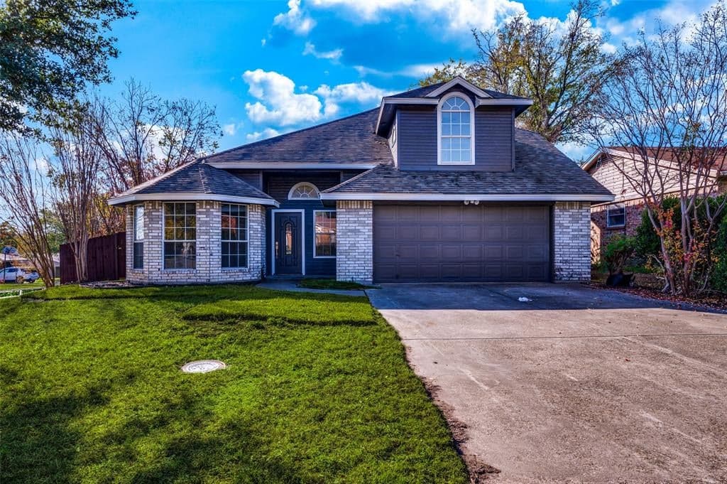 2301 April Ln