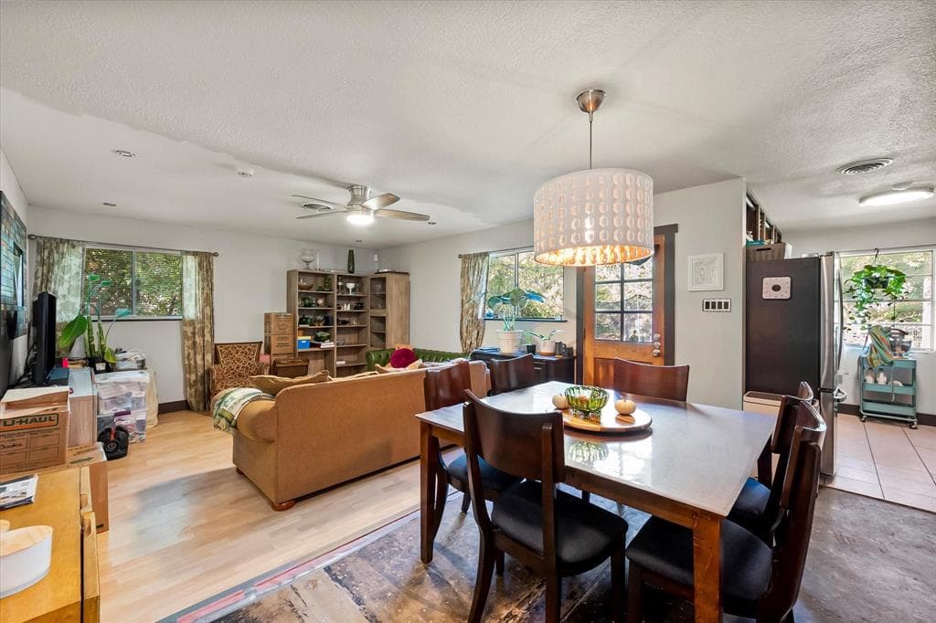 1811 Larkspur Dr