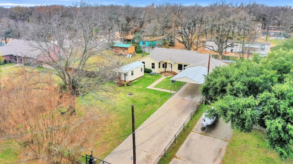 1045 Welch Ln