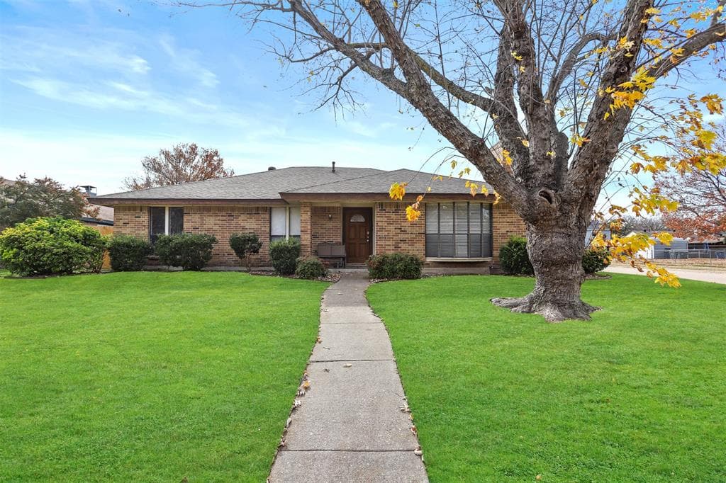1130 Pyramid Dr