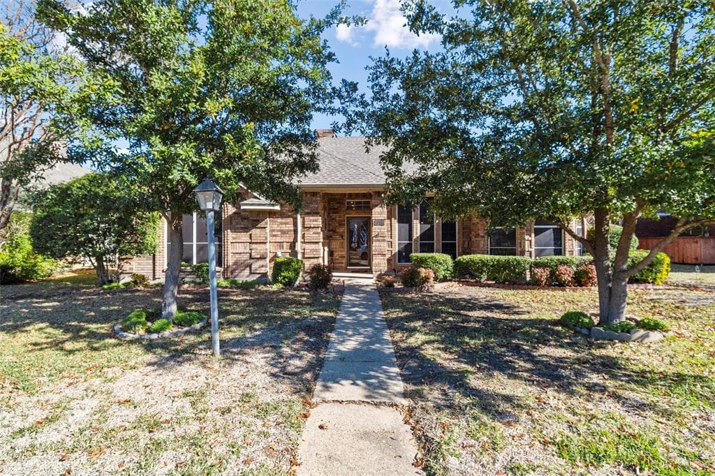 1400 Paula Ln