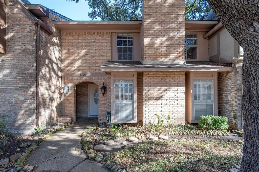 5104 Meadowcreek Dr