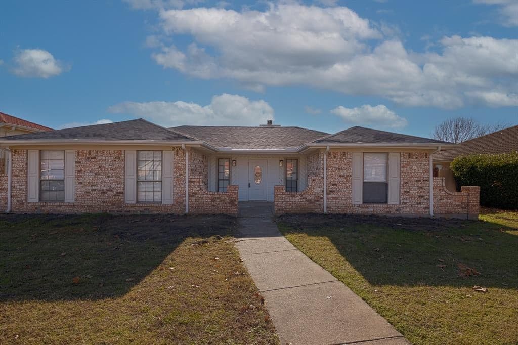 2706 Eagle Pass