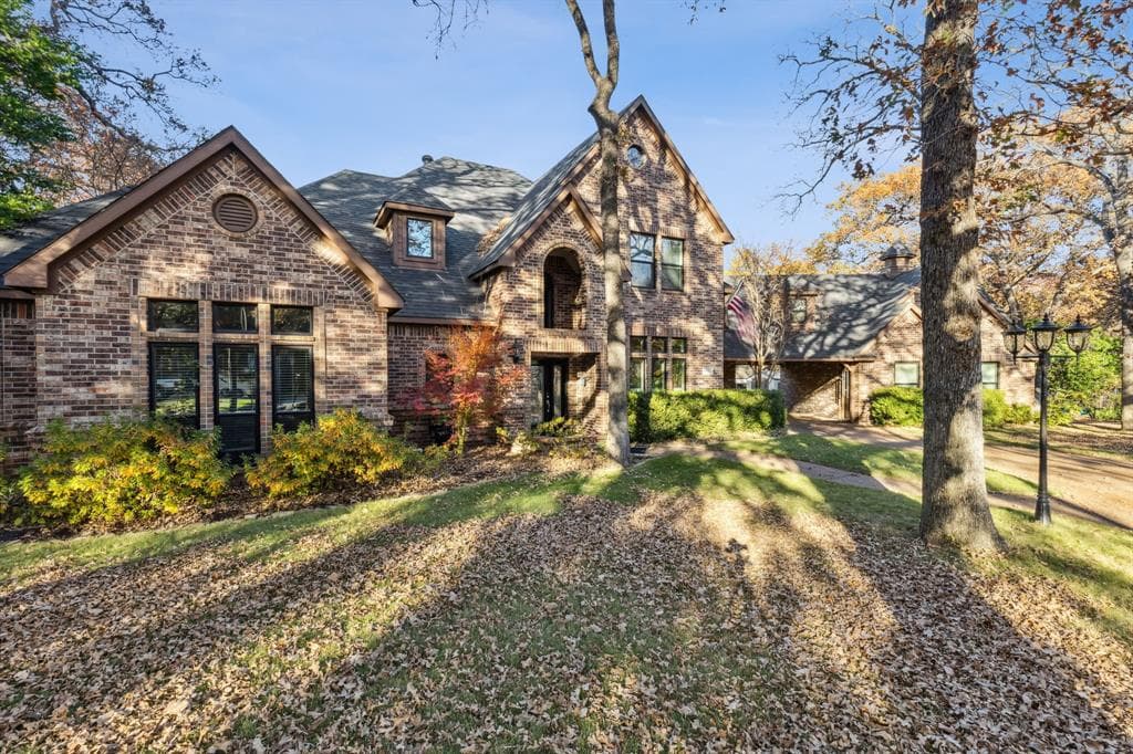 1502 Thatcher Trl
