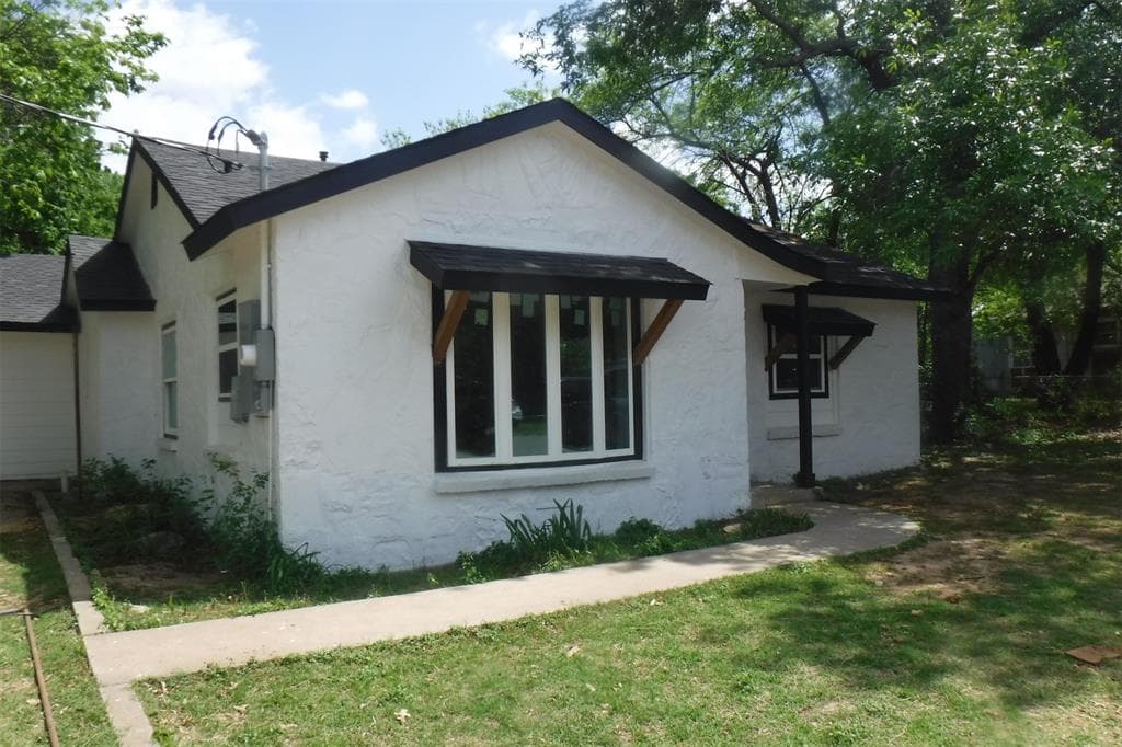 306 Young St