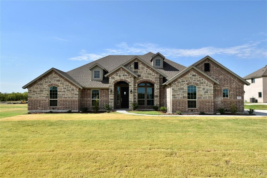 6013 Mango Dr