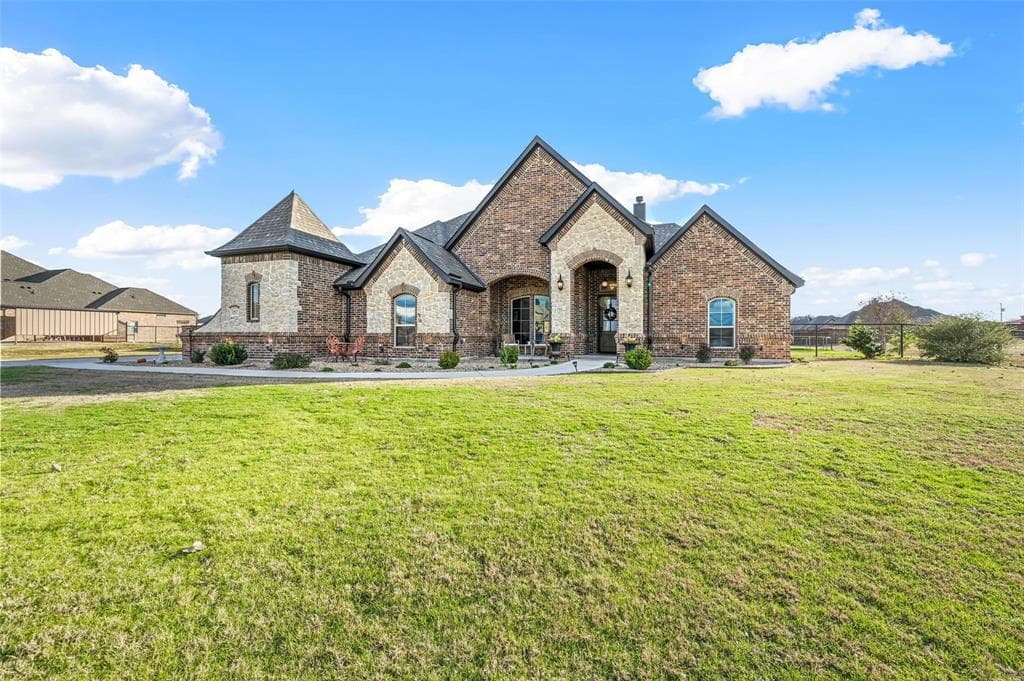 2027 Dash Ln