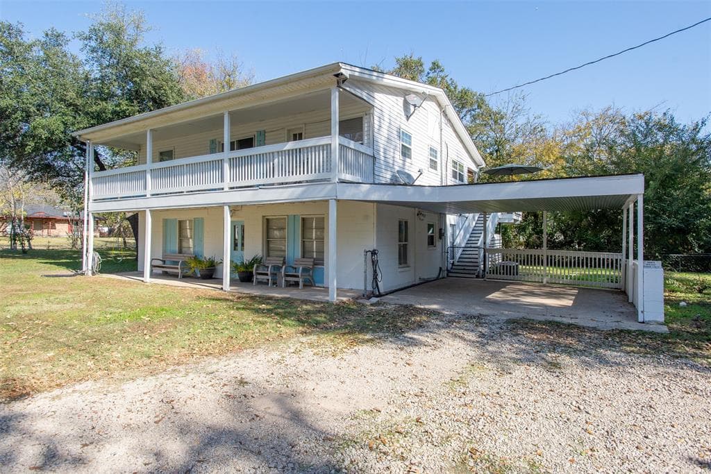 1001 Holiday Cir
