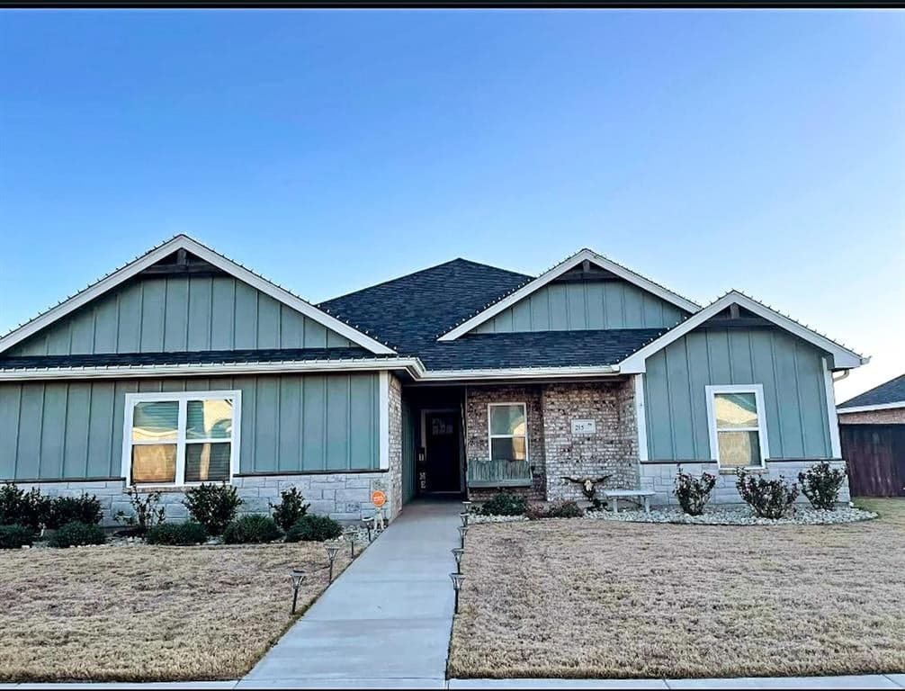 215 Carriage Hills Pkwy