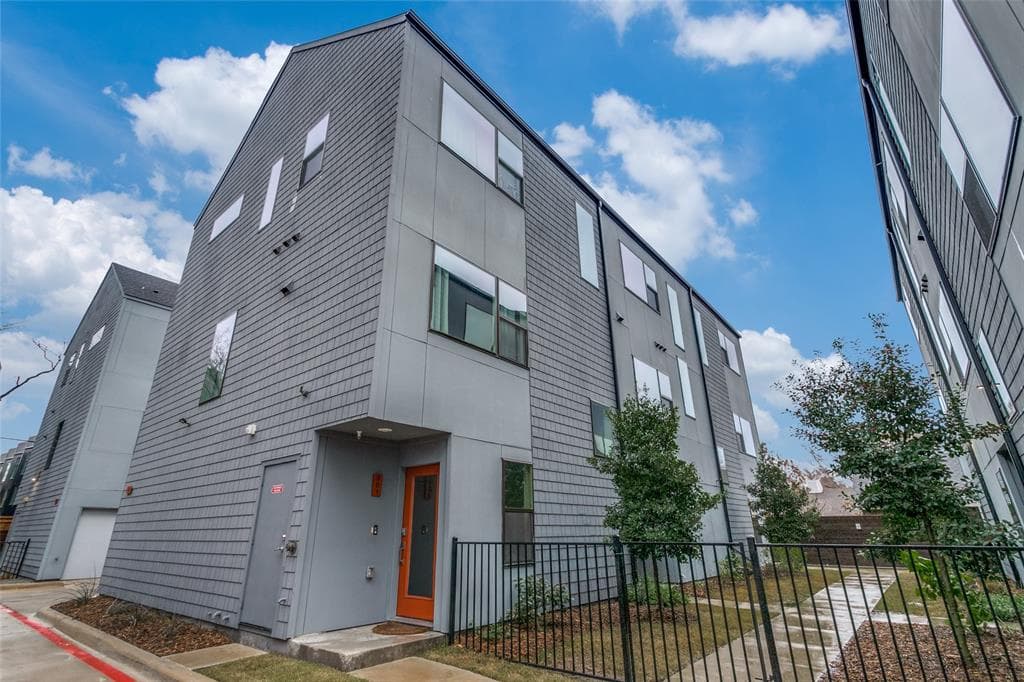 427 W 10th St # 7-603