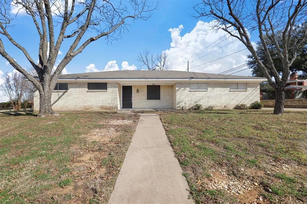 605 S Ridgeway Dr