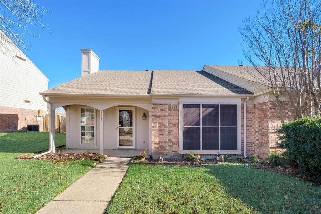 2220 Forestbrook Dr