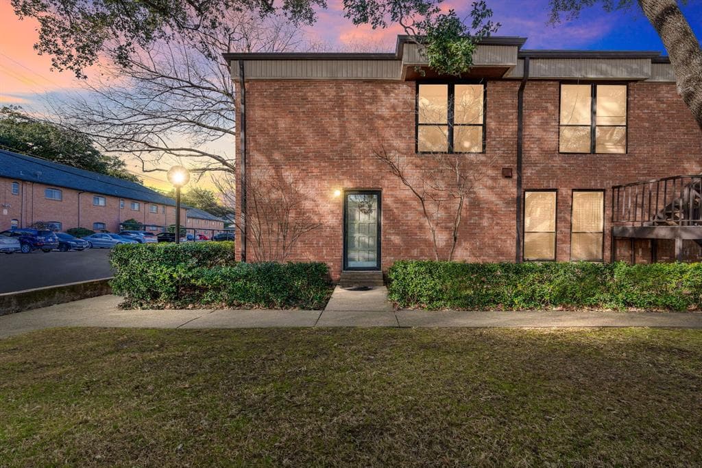 4933 Skillman St Apt 146