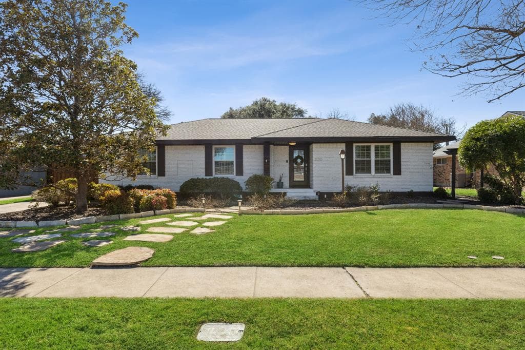 10210 Estate Ln