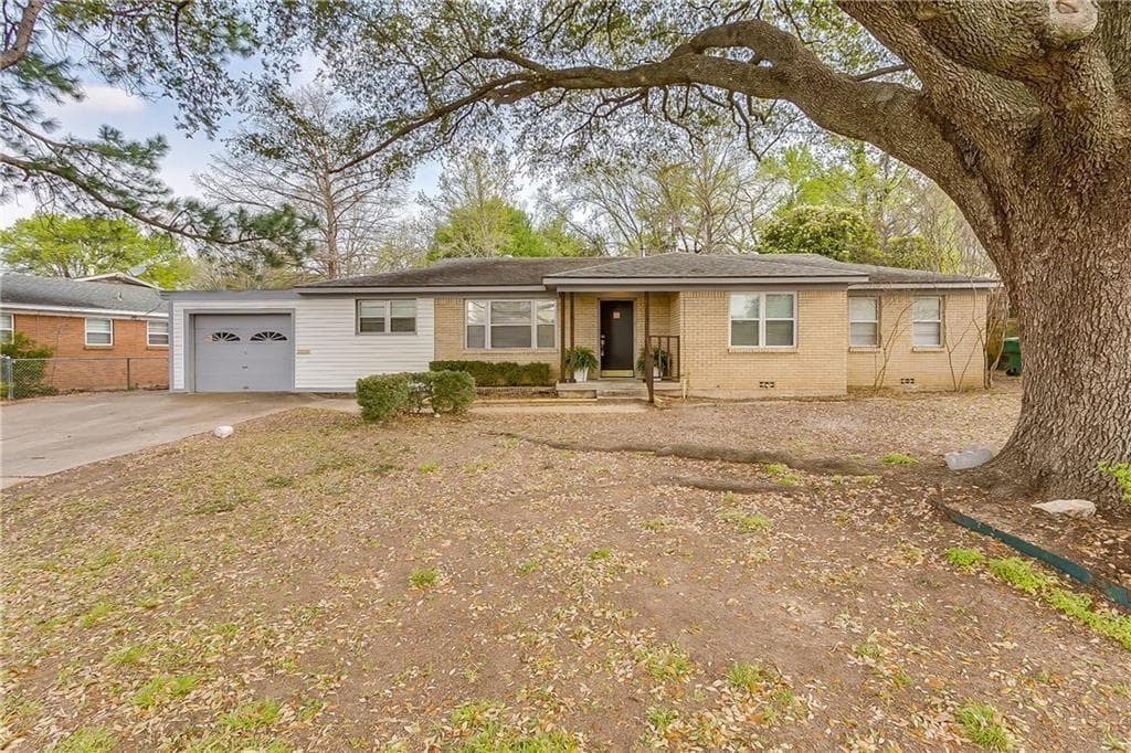 6016 Saint Johns Ln