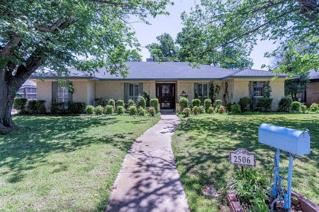 2506 High Oak Dr