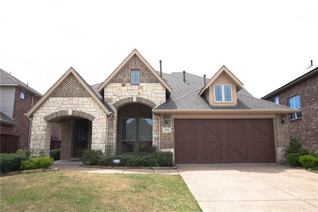 824 Lighthouse Ln