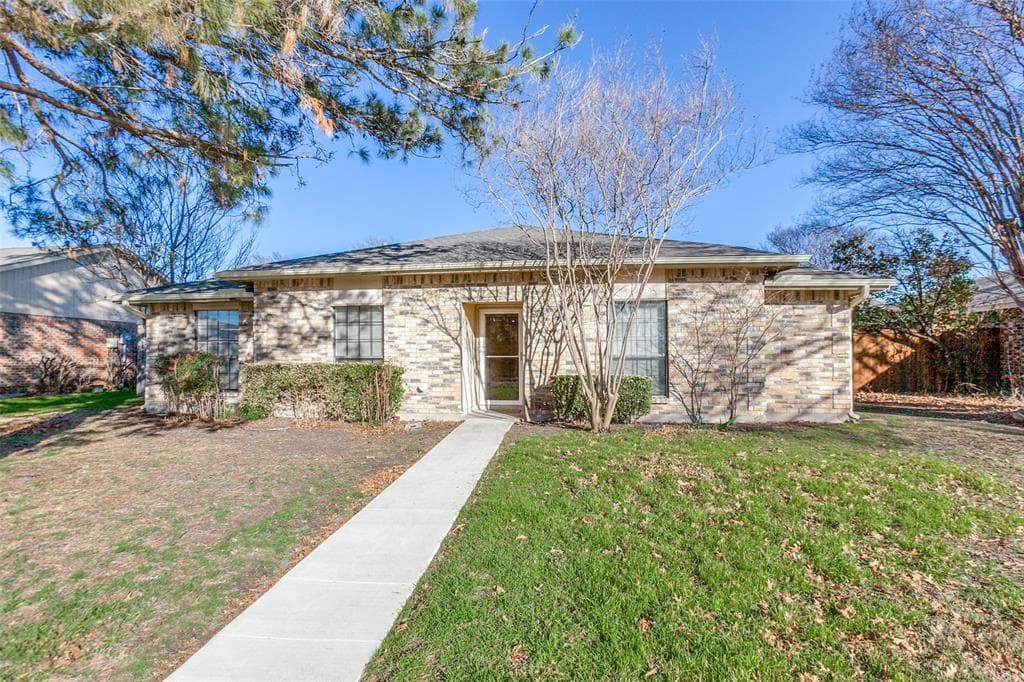 6568 Bronze Leaf Dr