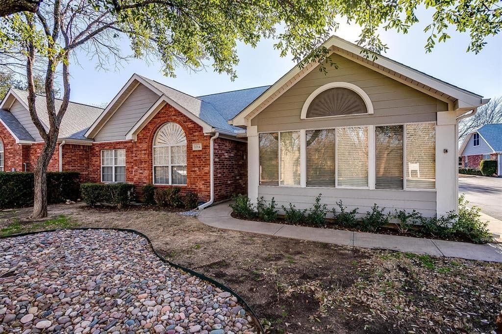 1014 Bridges Dr