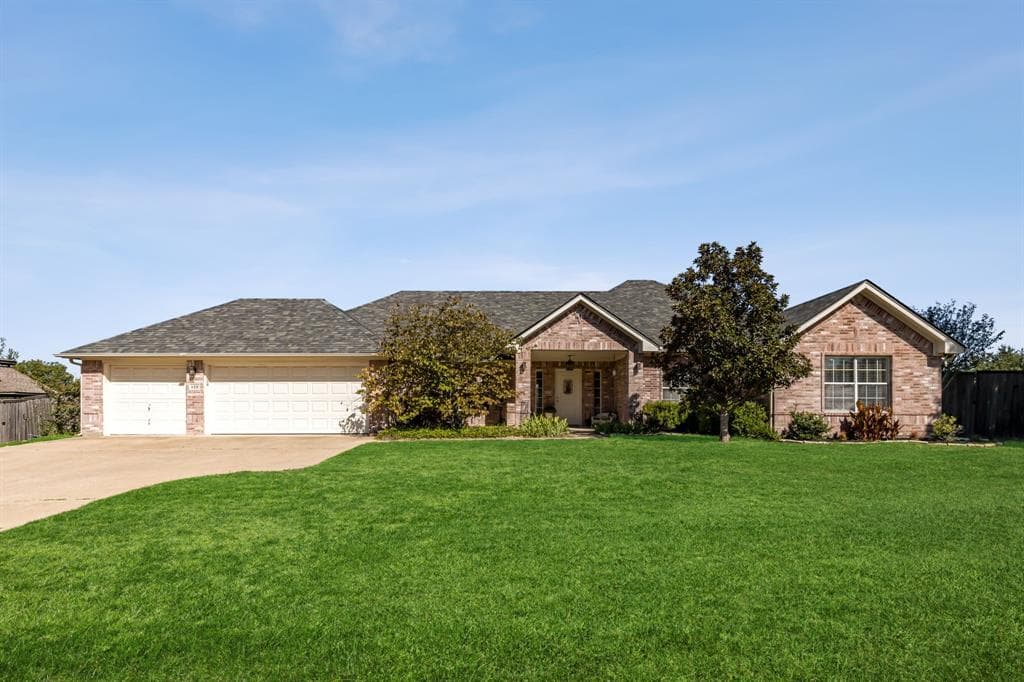 920 Oakbrook Dr