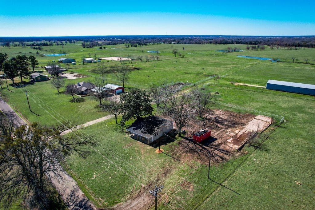 1082 County Road 1177