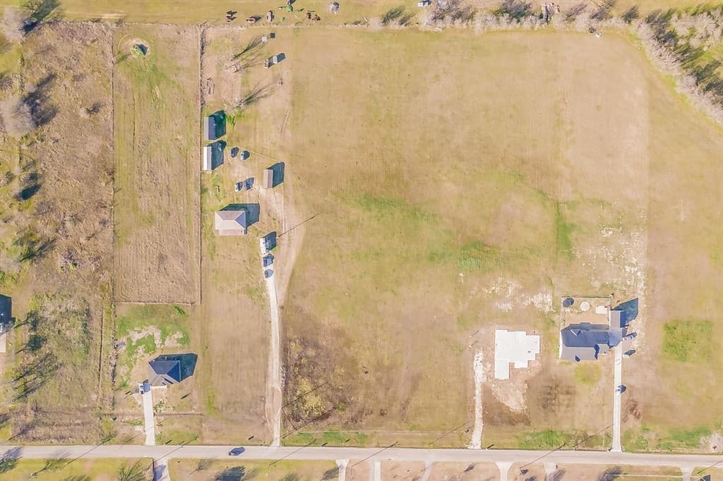 401 E Vaughn Rd