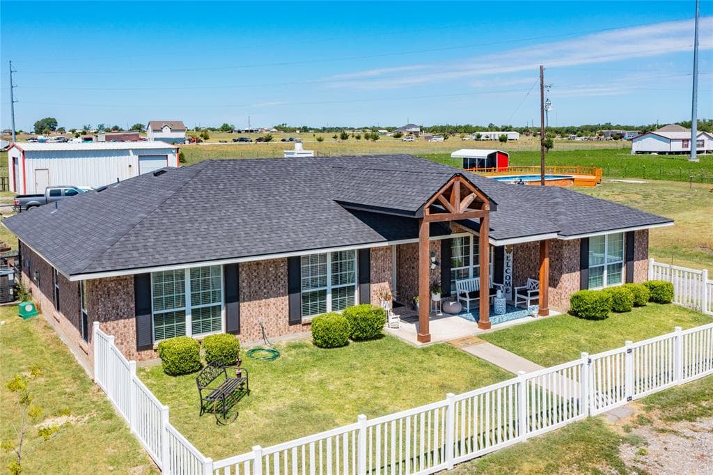 1308 Private Road 2739