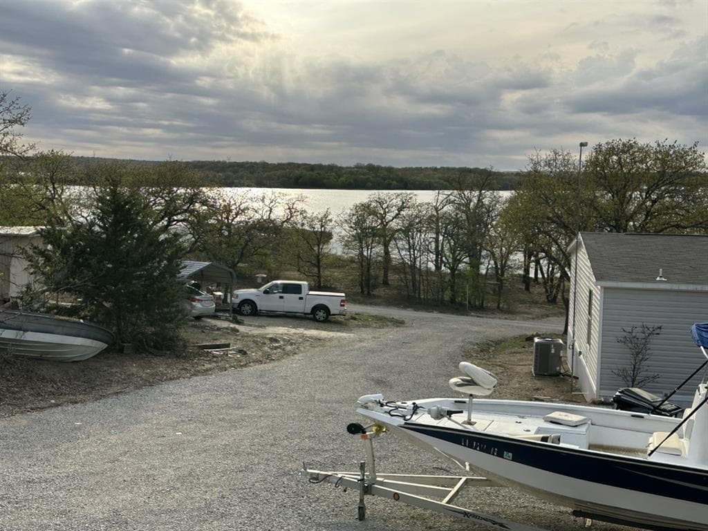 471 Lakeside Dr