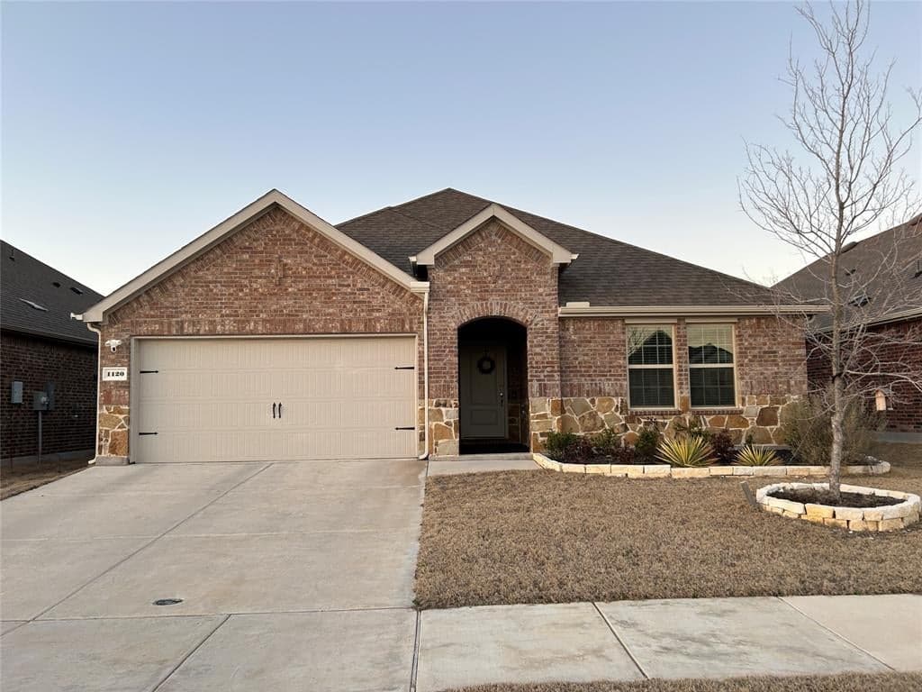 1120 Magpie Ln