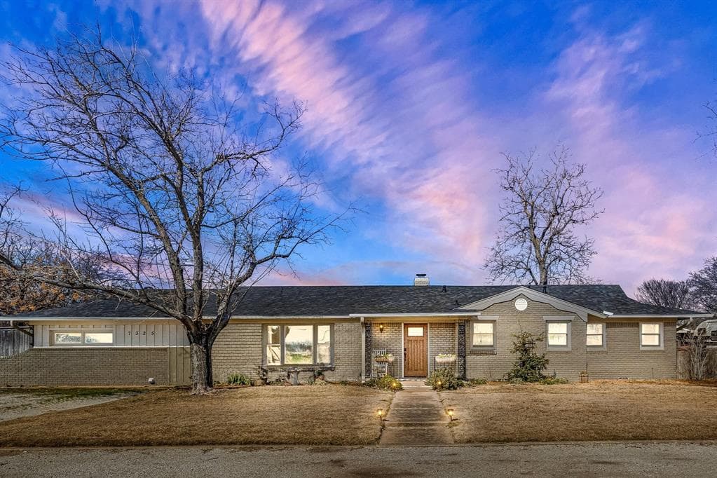 7325 Chapman Dr