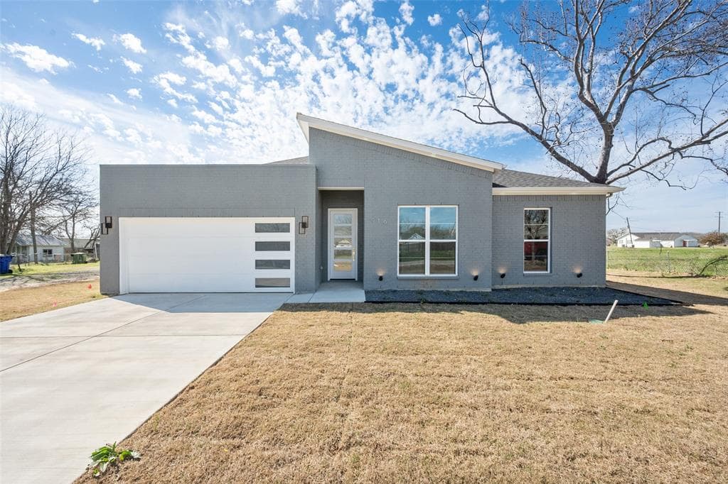 916 Noah St