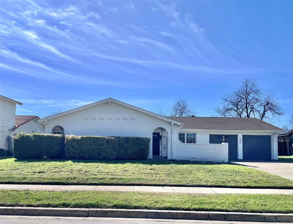 1405 Lagoona Ln