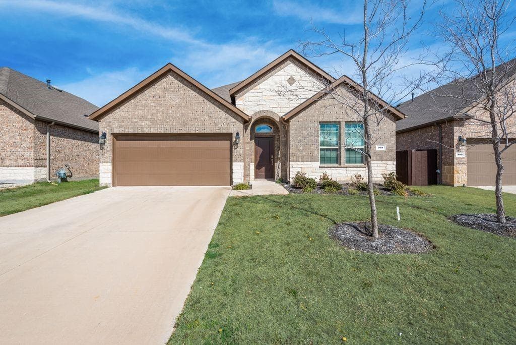 905 Brittany Dr