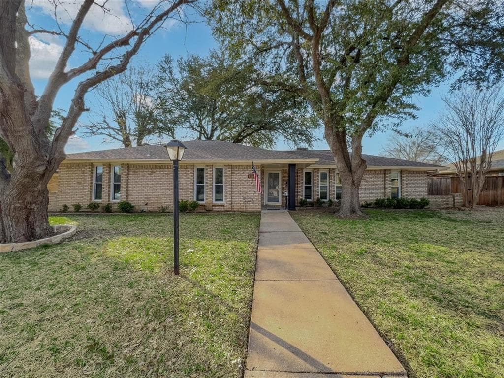 1133 Shadywood Ln