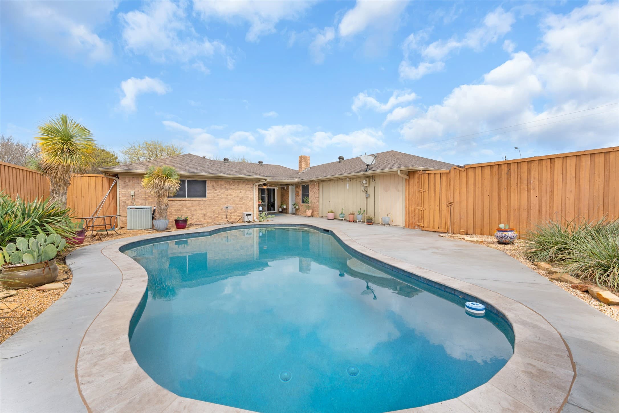 2116 Columbia Dr